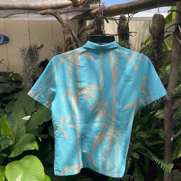 Pretty Blue Cintas Made In Hawaii Women’s Aloha Style Blouse - Picture 2 of 5